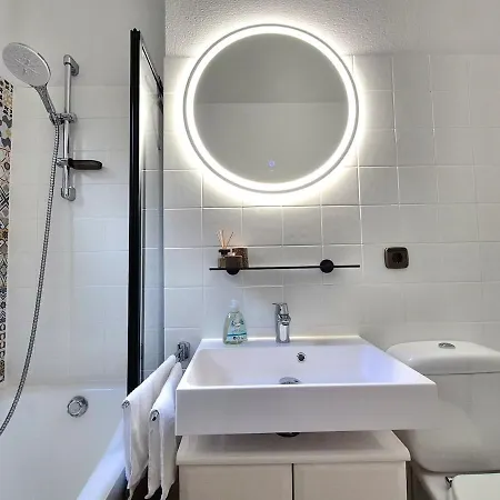 Cozy Mit Terasse - 5min Zum Waldweg Apartment
